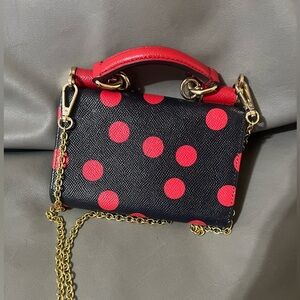 Dolce and Gabbana Sicily Von WOC for your cards and cash exudes sophistication